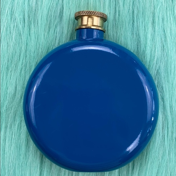 Floor 9 Night Cap Flask and Bag - Picture 11 of 16